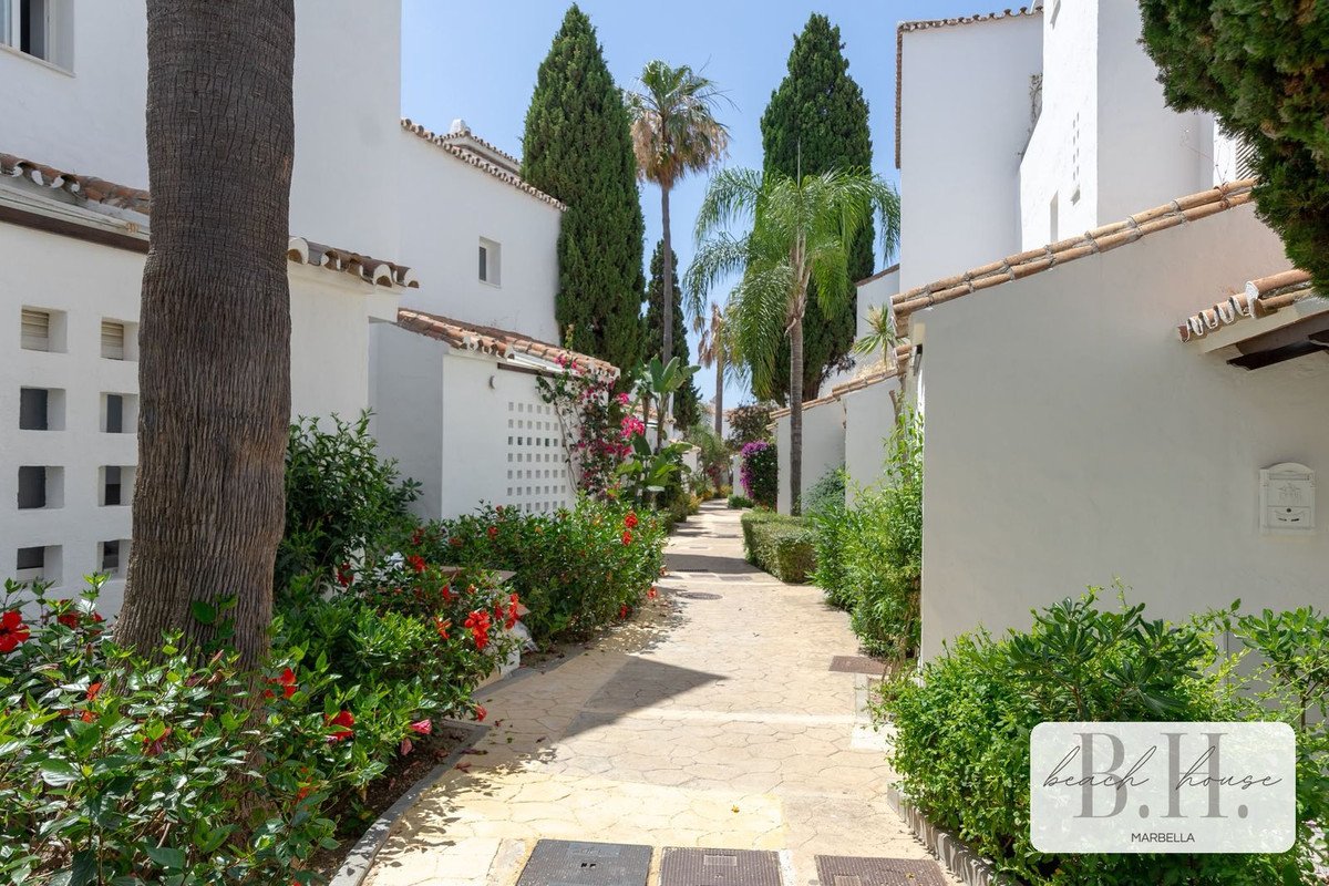 3 Bed Semi-Detached House in Bahía de Marbella