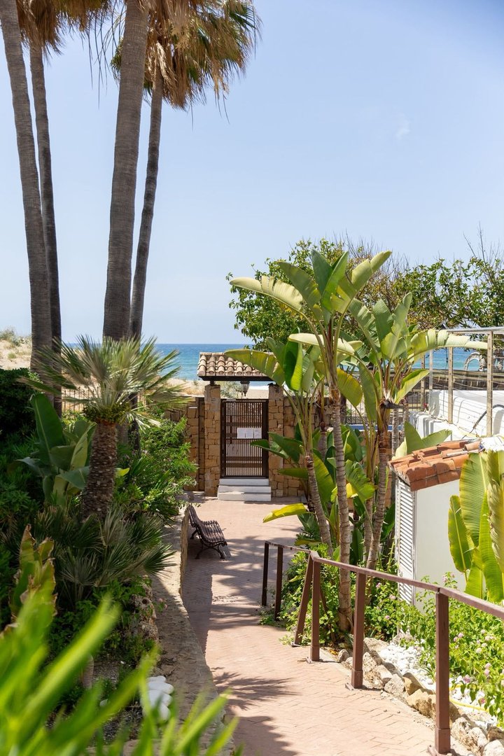 3 Bed Semi-Detached House in Bahía de Marbella