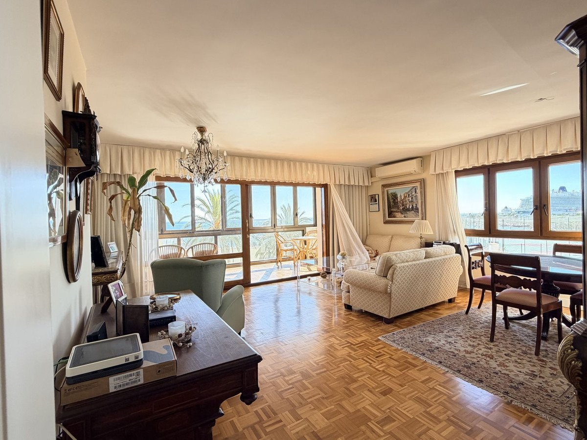 5 Bed Middle Floor Apartment in Malagueta