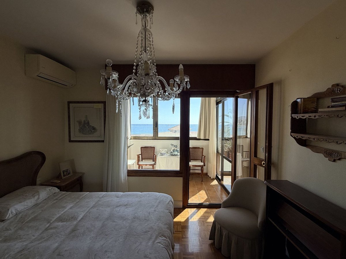 5 Bed Middle Floor Apartment in Malagueta