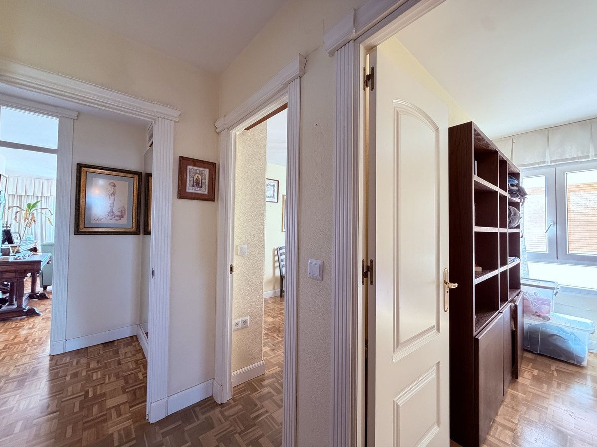 5 Bed Middle Floor Apartment in Malagueta
