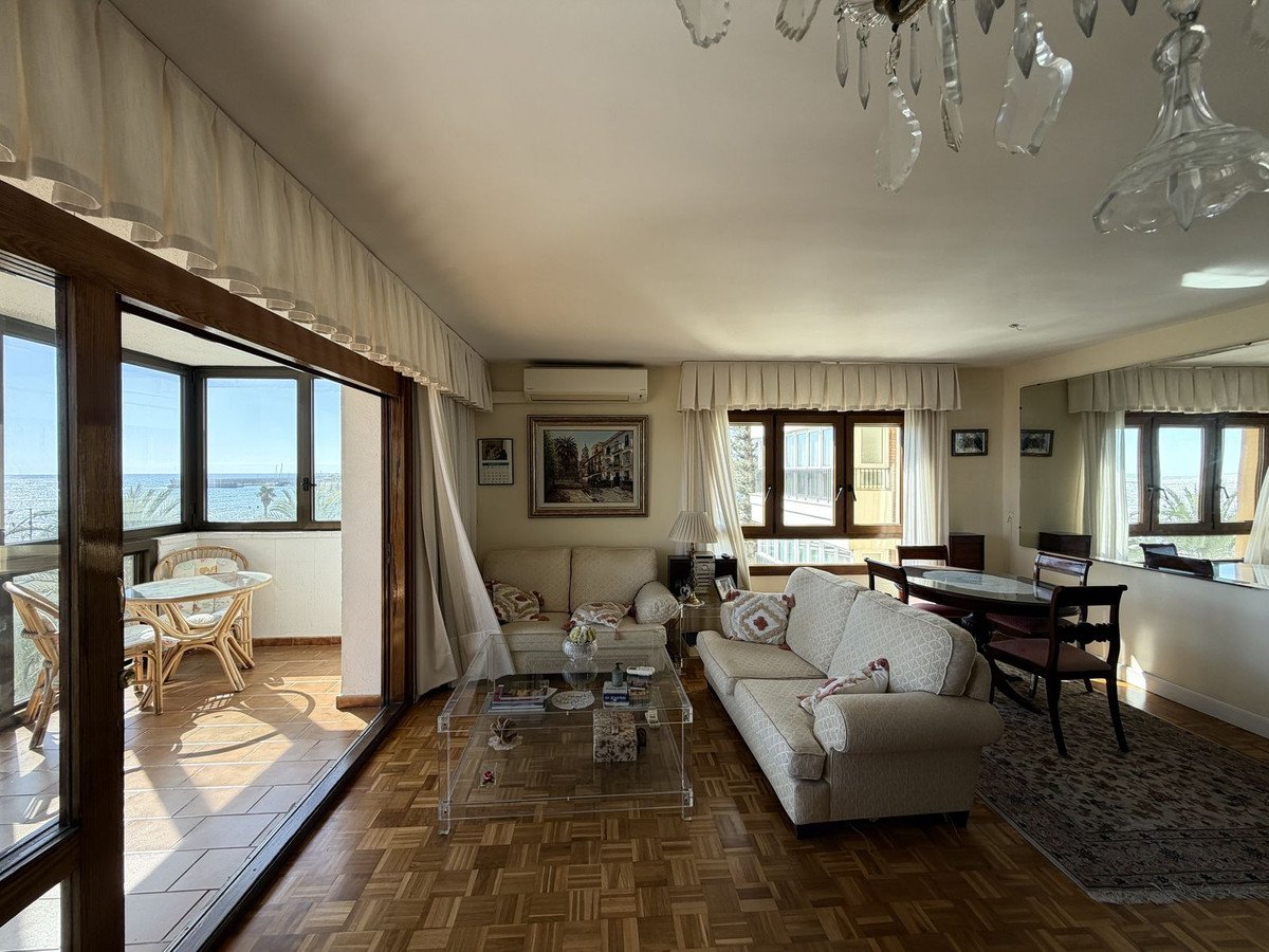 5 Bed Middle Floor Apartment in Malagueta