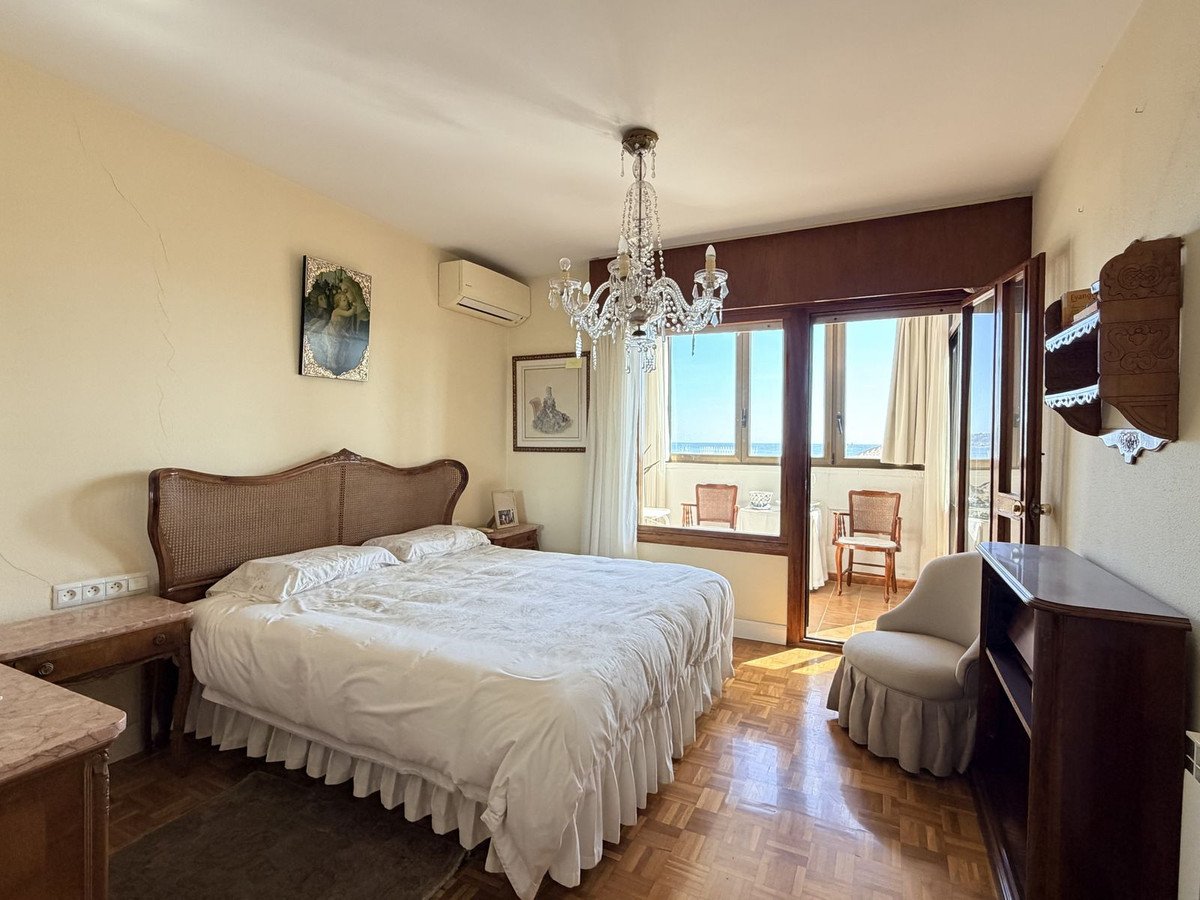 5 Bed Middle Floor Apartment in Malagueta