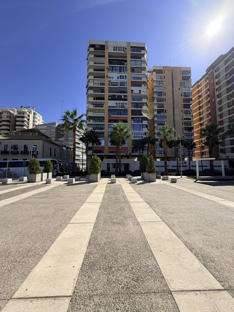 5 Bed Middle Floor Apartment in Malagueta