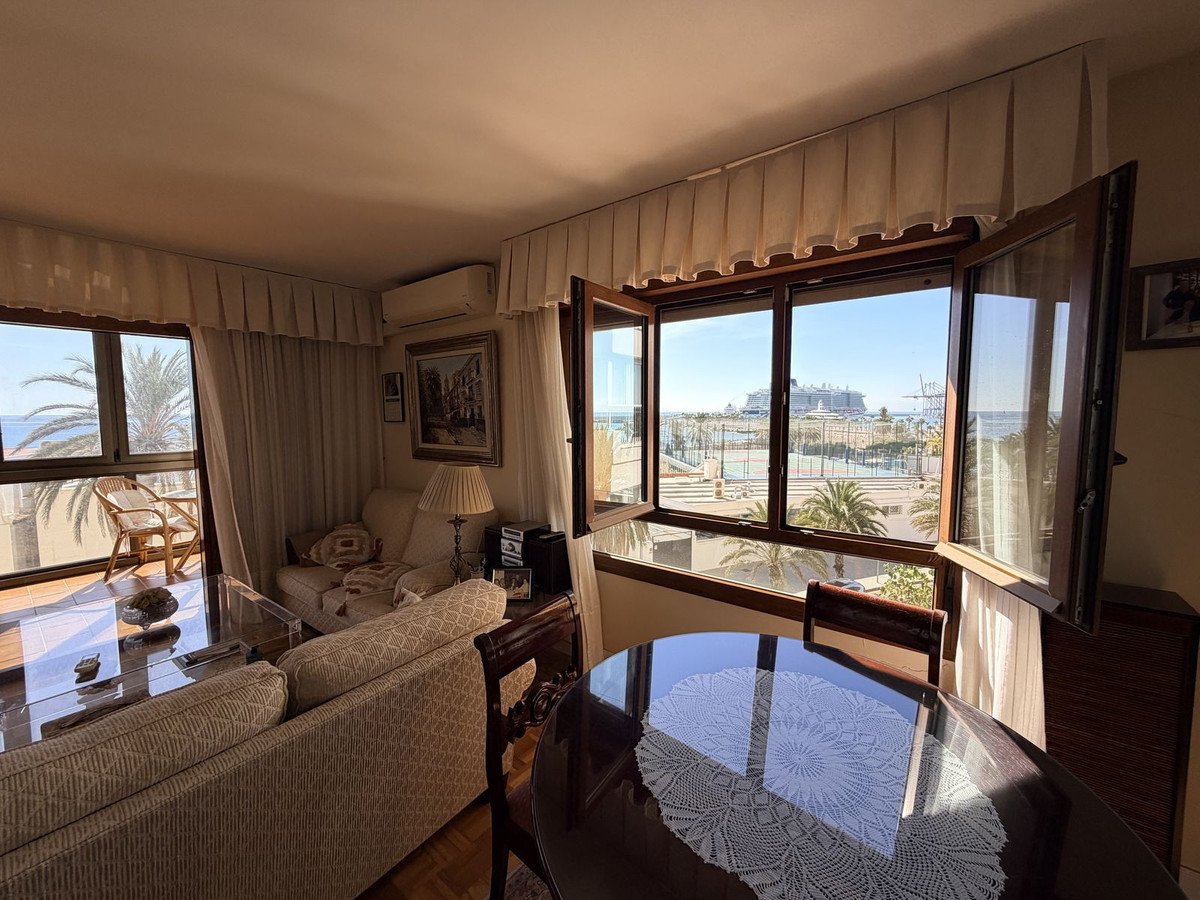 5 Bed Middle Floor Apartment in Malagueta