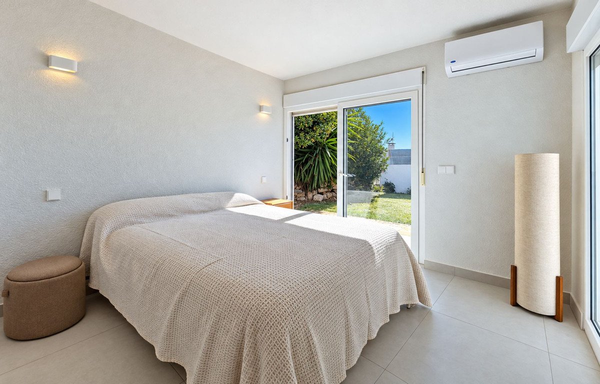 5 Bed Detached Villa in Estepona