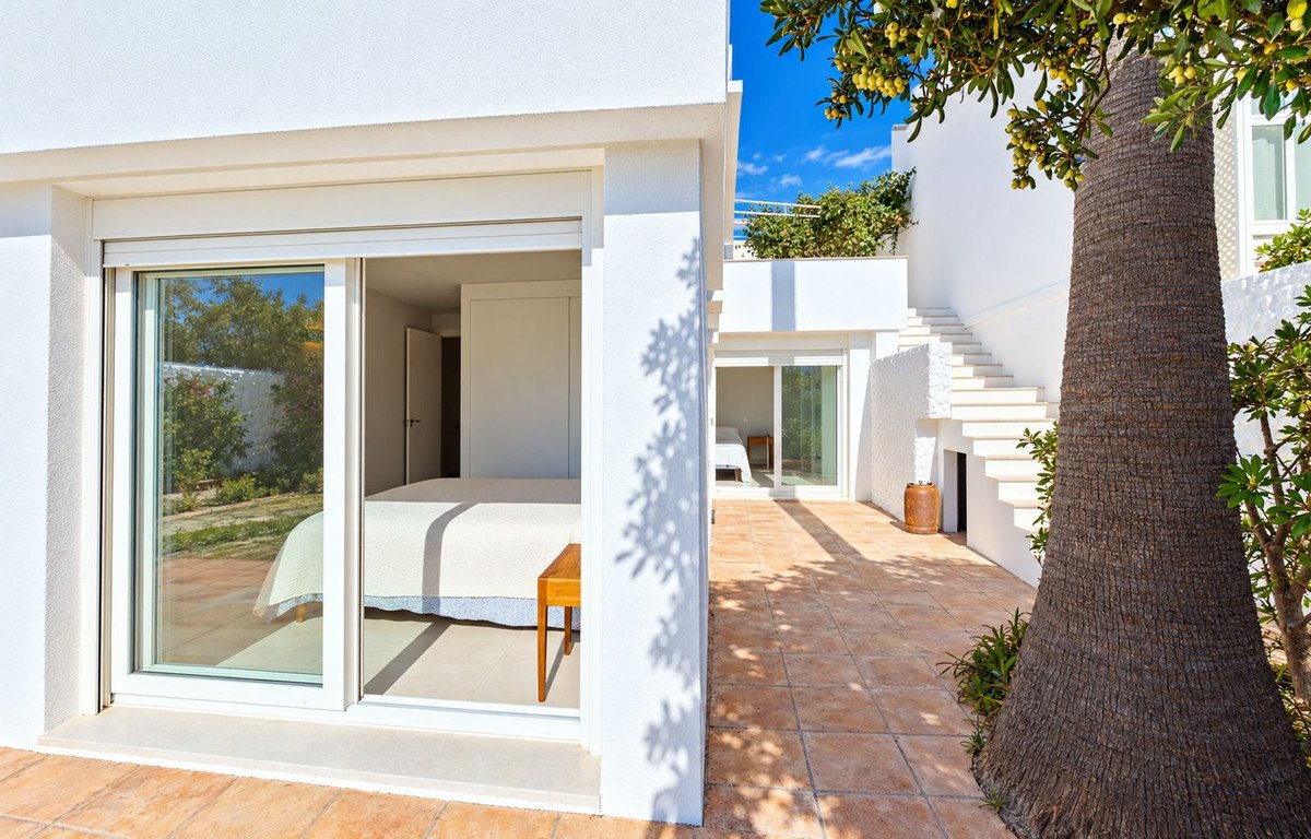 5 Bed Detached Villa in Estepona