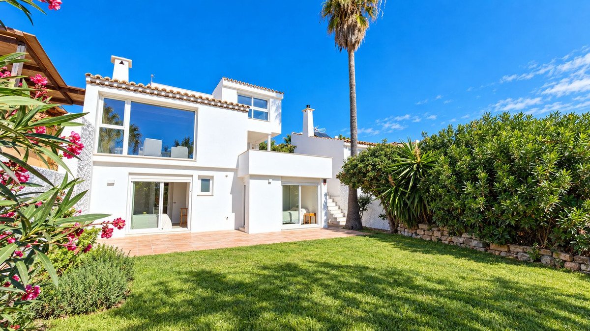 5 Bed Detached Villa in Estepona