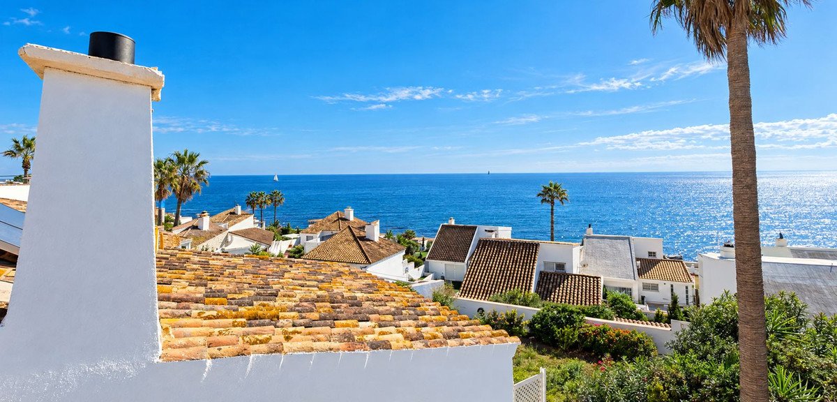 5 Bed Detached Villa in Estepona