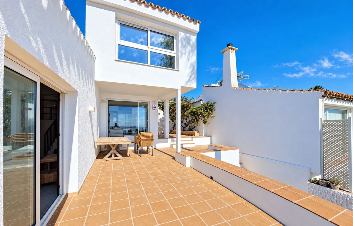 5 Bed Detached Villa in Estepona