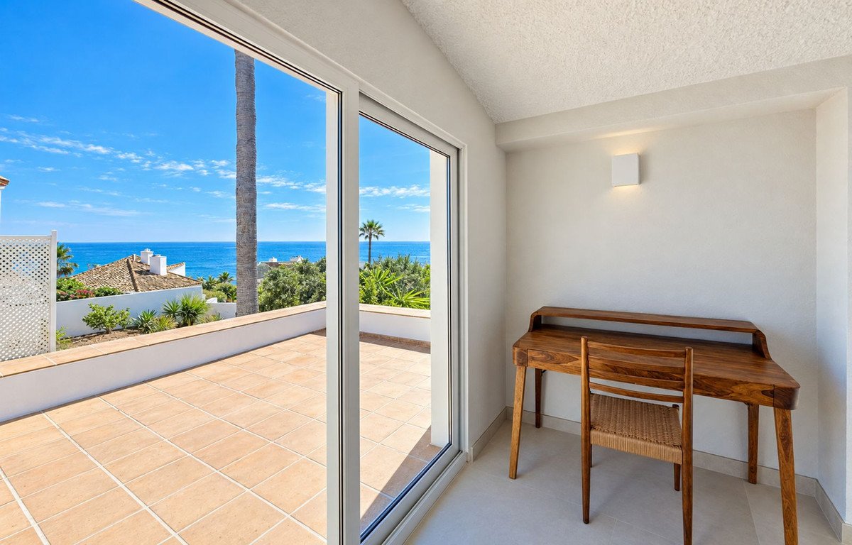 5 Bed Detached Villa in Estepona