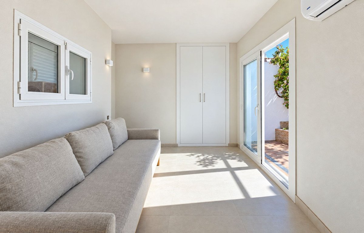 5 Bed Detached Villa in Estepona