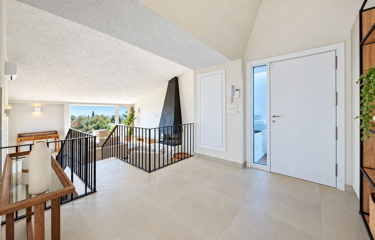 5 Bed Detached Villa in Estepona