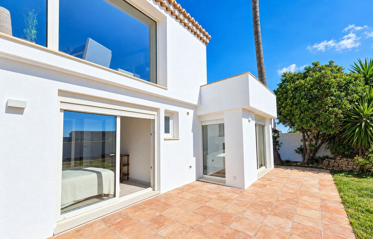 5 Bed Detached Villa in Estepona