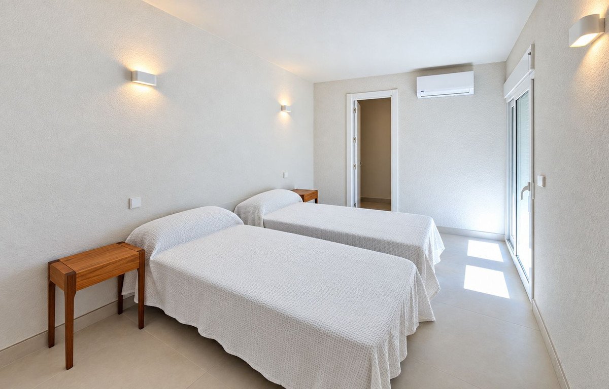 5 Bed Detached Villa in Estepona