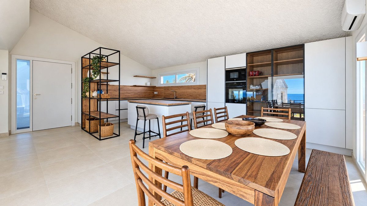5 Bed Detached Villa in Estepona