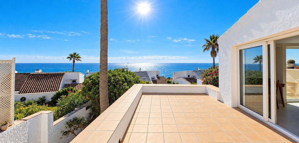 5 Bed Detached Villa in Estepona