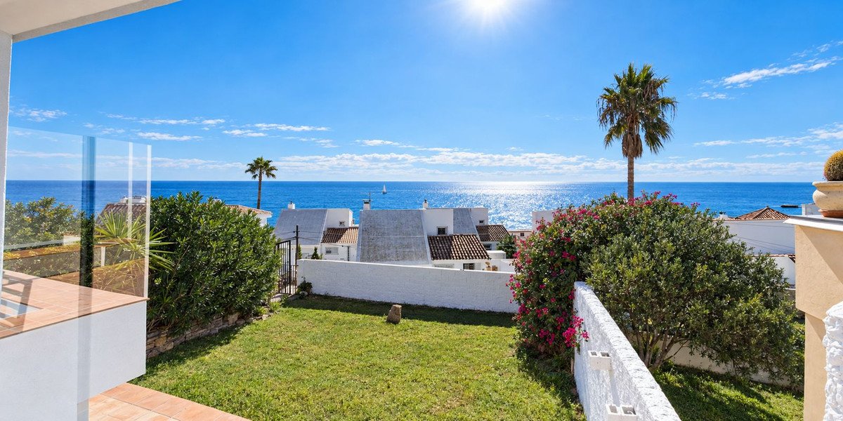 5 Bed Detached Villa in Estepona