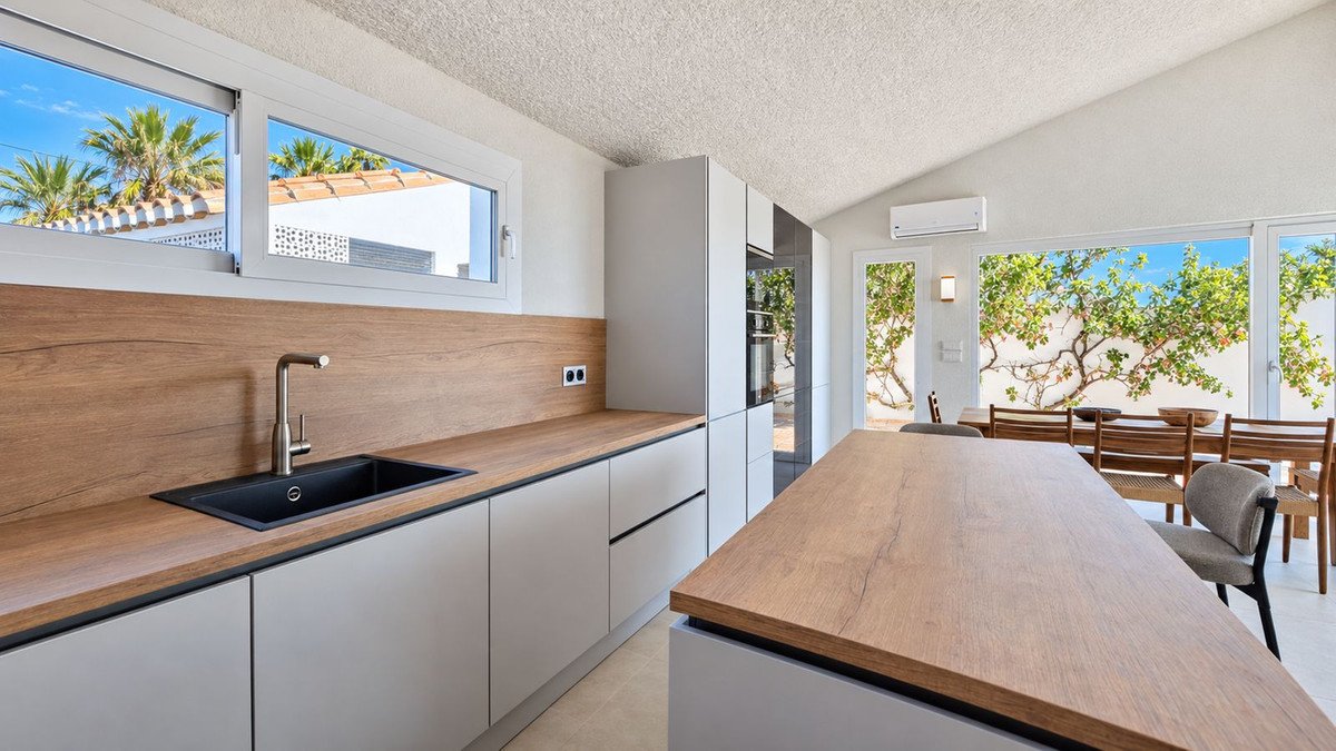 5 Bed Detached Villa in Estepona