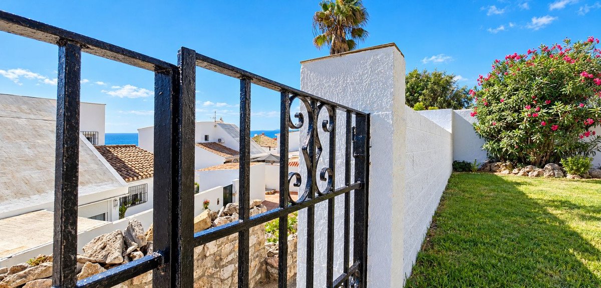 5 Bed Detached Villa in Estepona