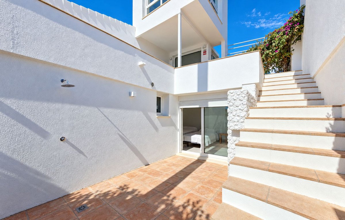 5 Bed Detached Villa in Estepona