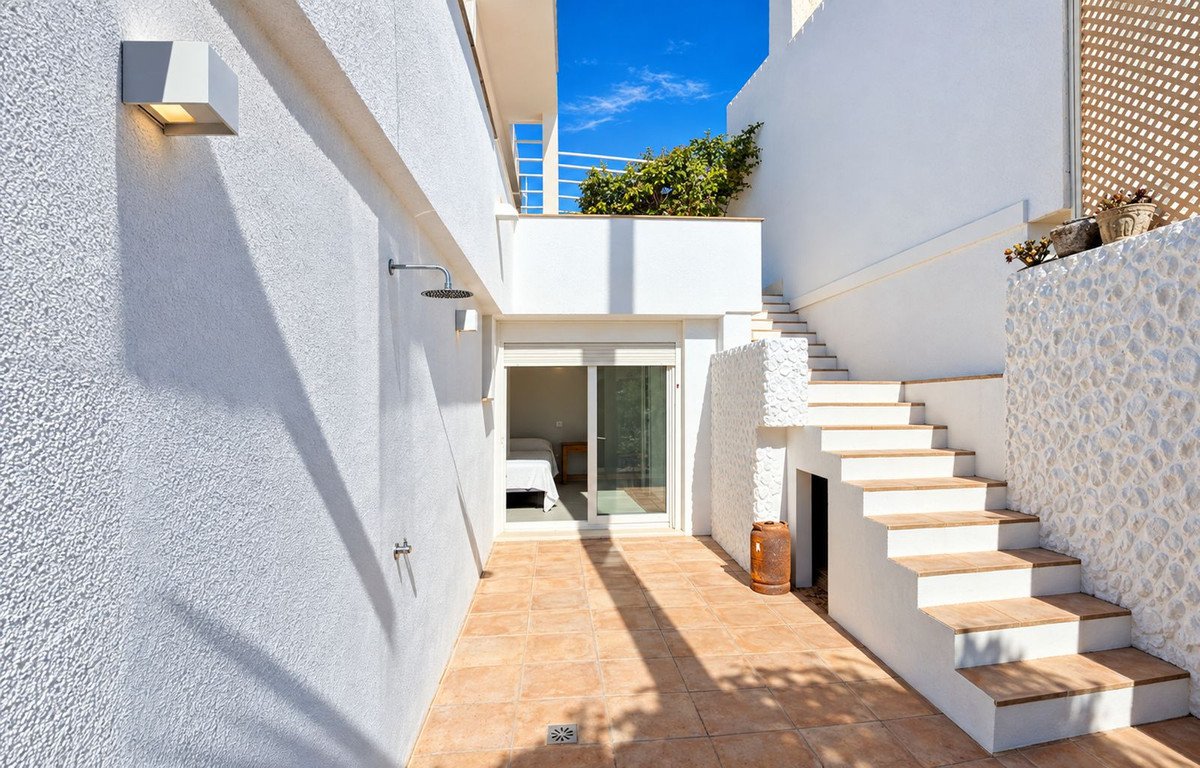 5 Bed Detached Villa in Estepona