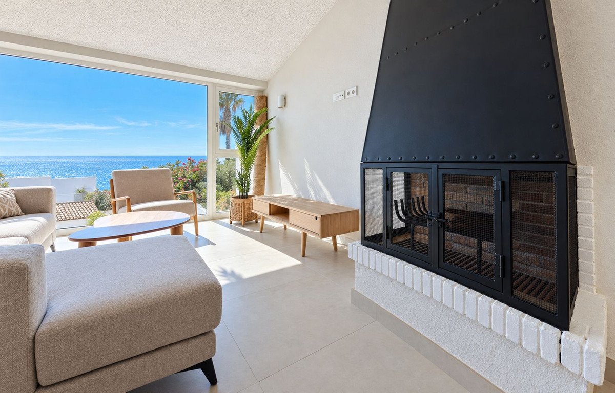 5 Bed Detached Villa in Estepona