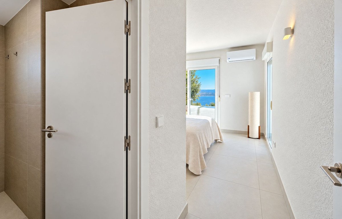 5 Bed Detached Villa in Estepona