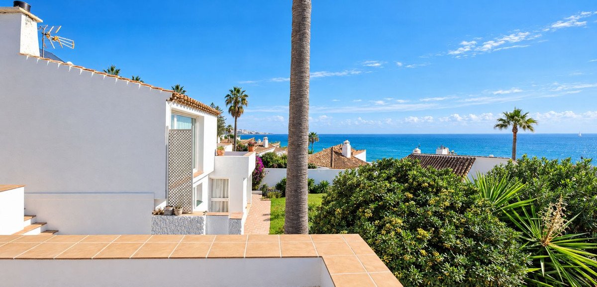 5 Bed Detached Villa in Estepona