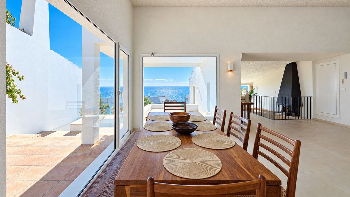 5 Bed Detached Villa in Estepona