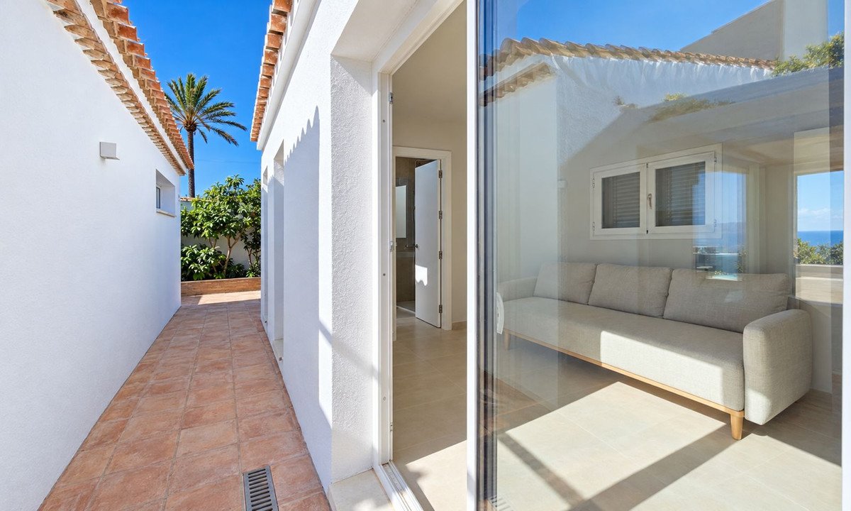 5 Bed Detached Villa in Estepona