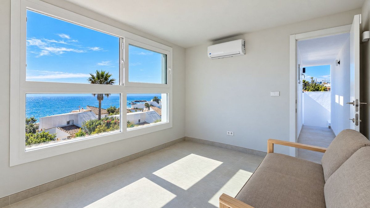 5 Bed Detached Villa in Estepona