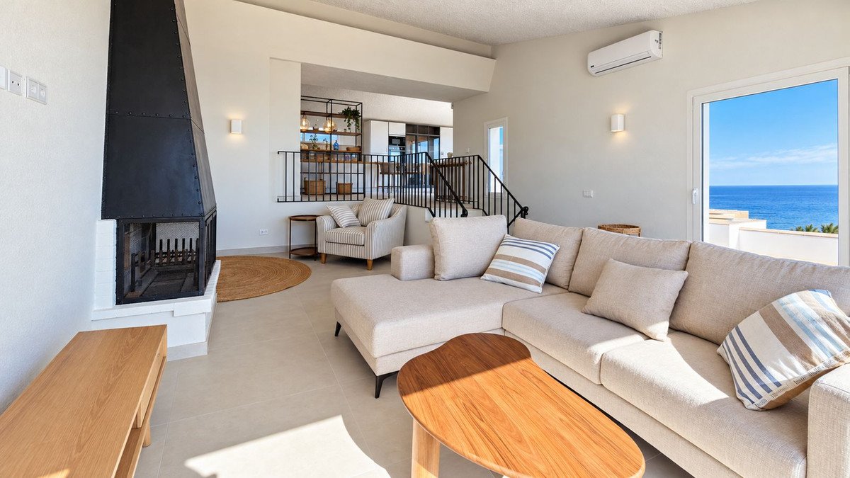 5 Bed Detached Villa in Estepona