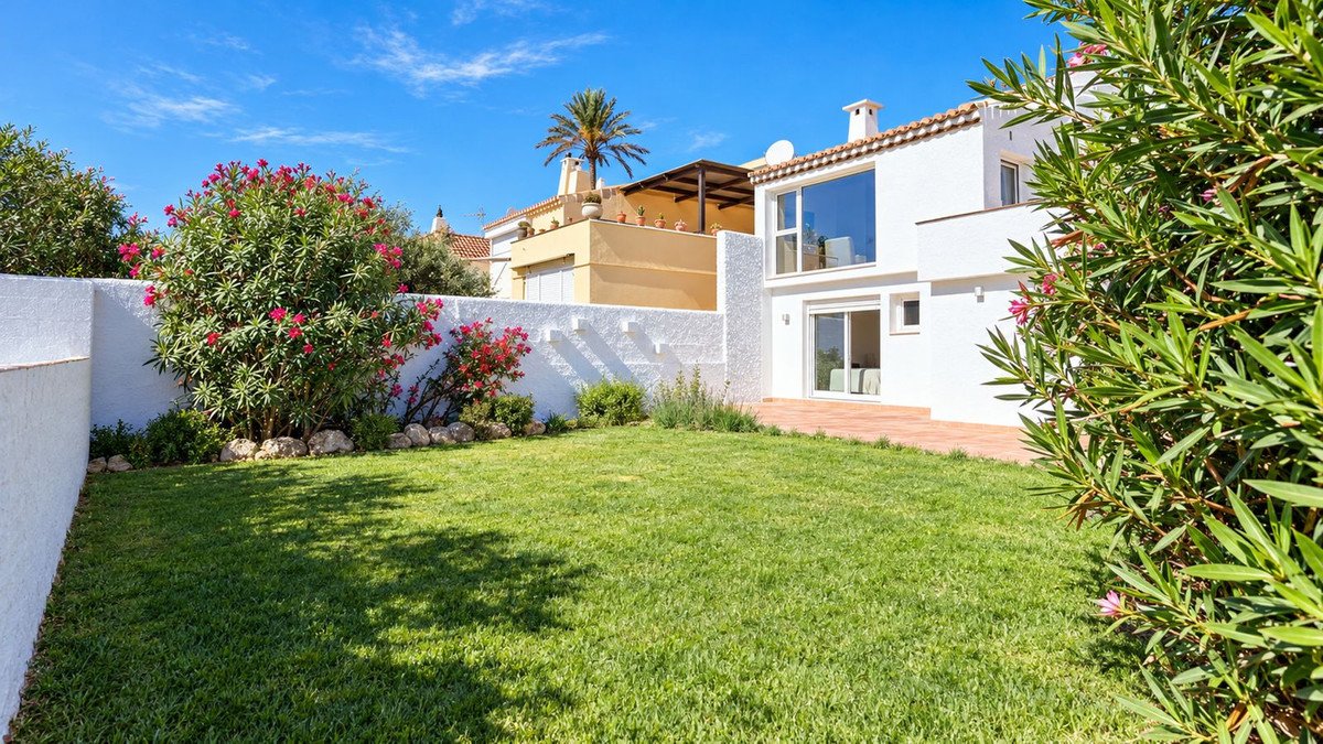 5 Bed Detached Villa in Estepona