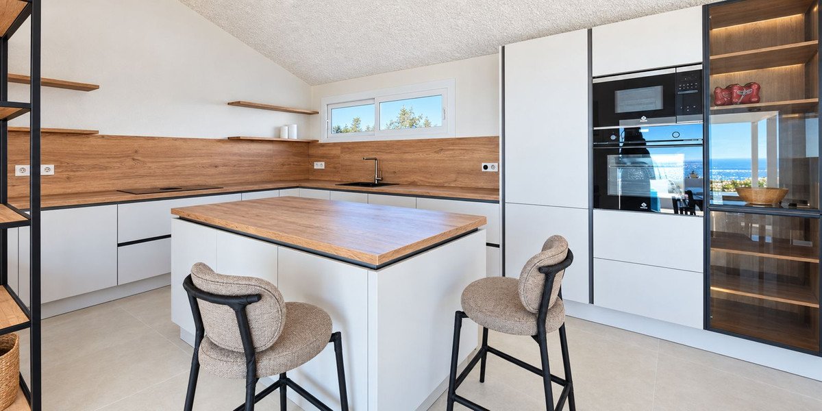5 Bed Detached Villa in Estepona