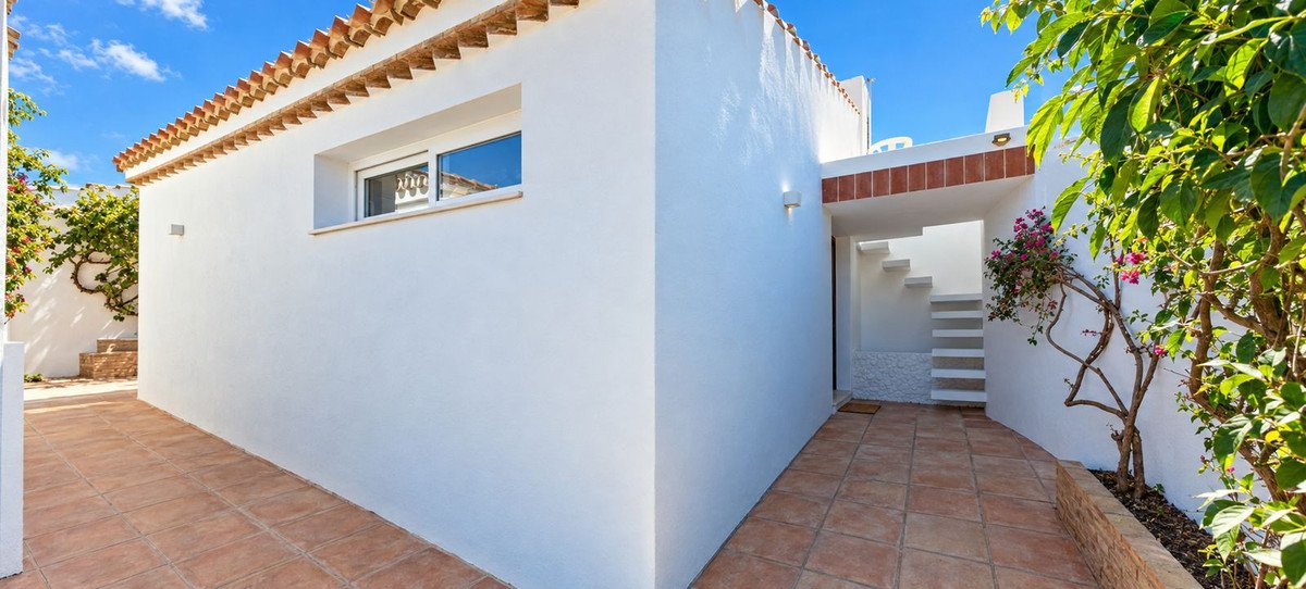 5 Bed Detached Villa in Estepona