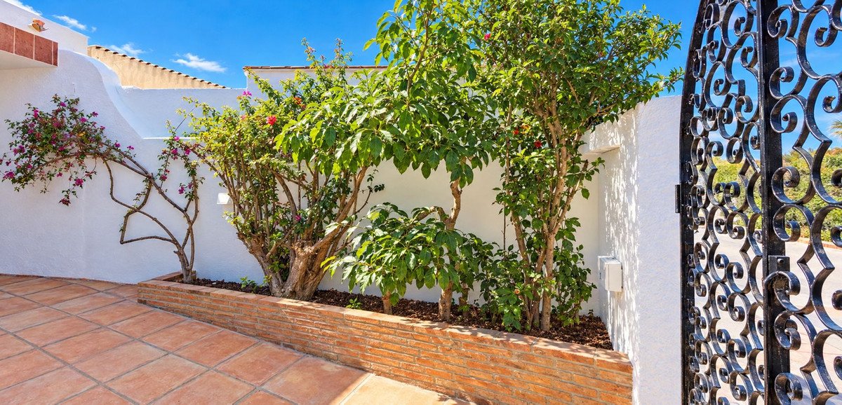 5 Bed Detached Villa in Estepona
