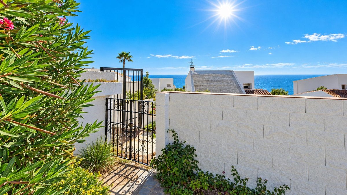 5 Bed Detached Villa in Estepona