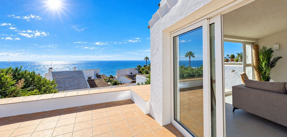 5 Bed Detached Villa in Estepona