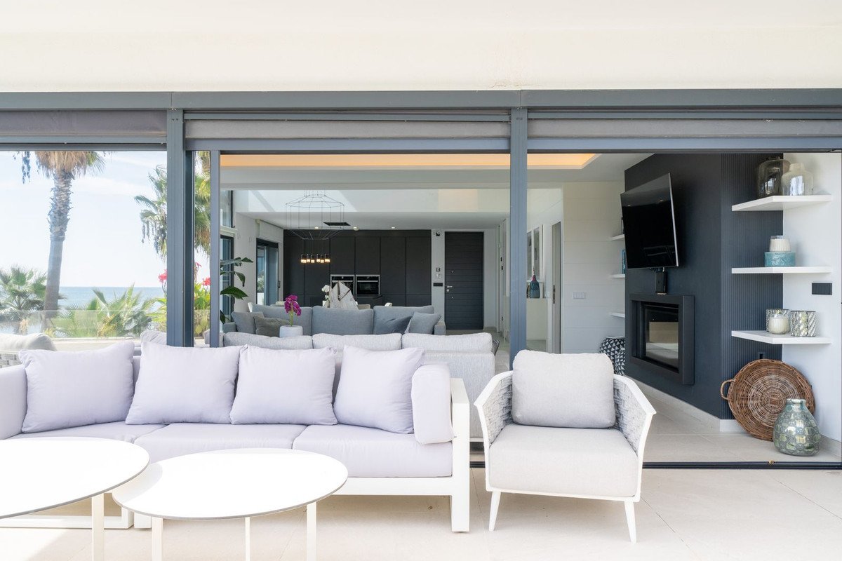 4 Bed Semi-Detached House in Estepona