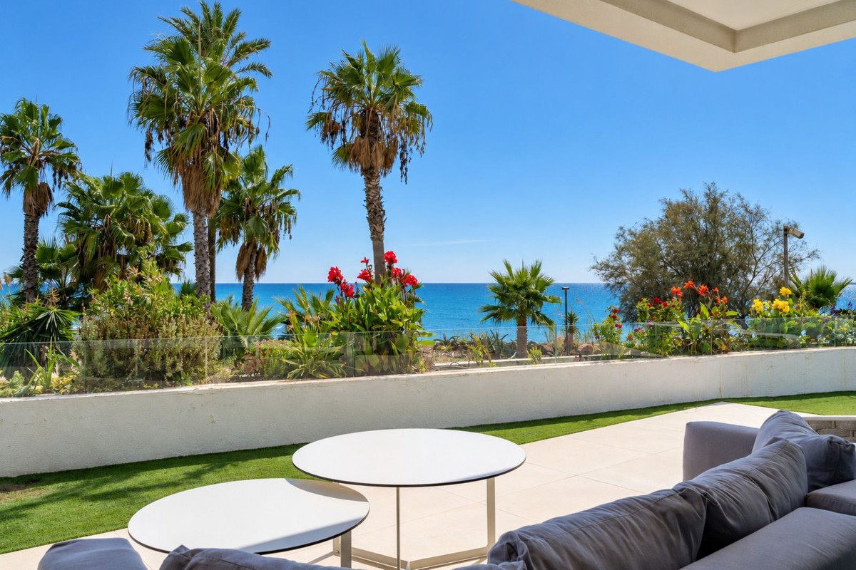 4 Bed Semi-Detached House in Estepona