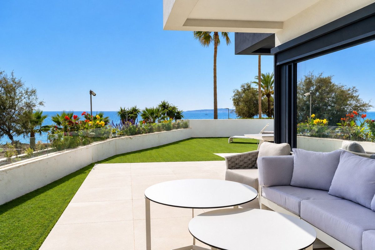 4 Bed Semi-Detached House in Estepona
