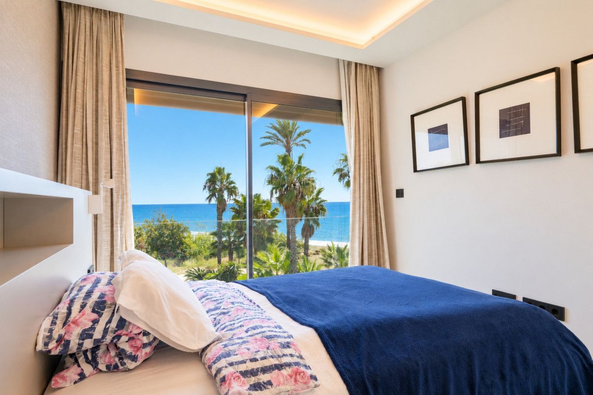 4 Bed Semi-Detached House in Estepona