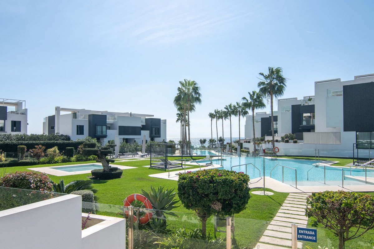 4 Bed Semi-Detached House in Estepona