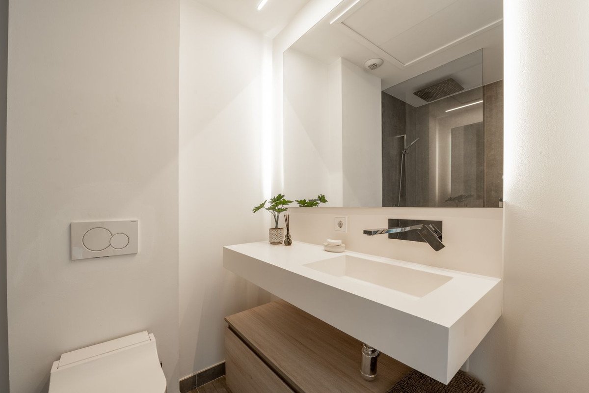 4 Bed Semi-Detached House in Estepona