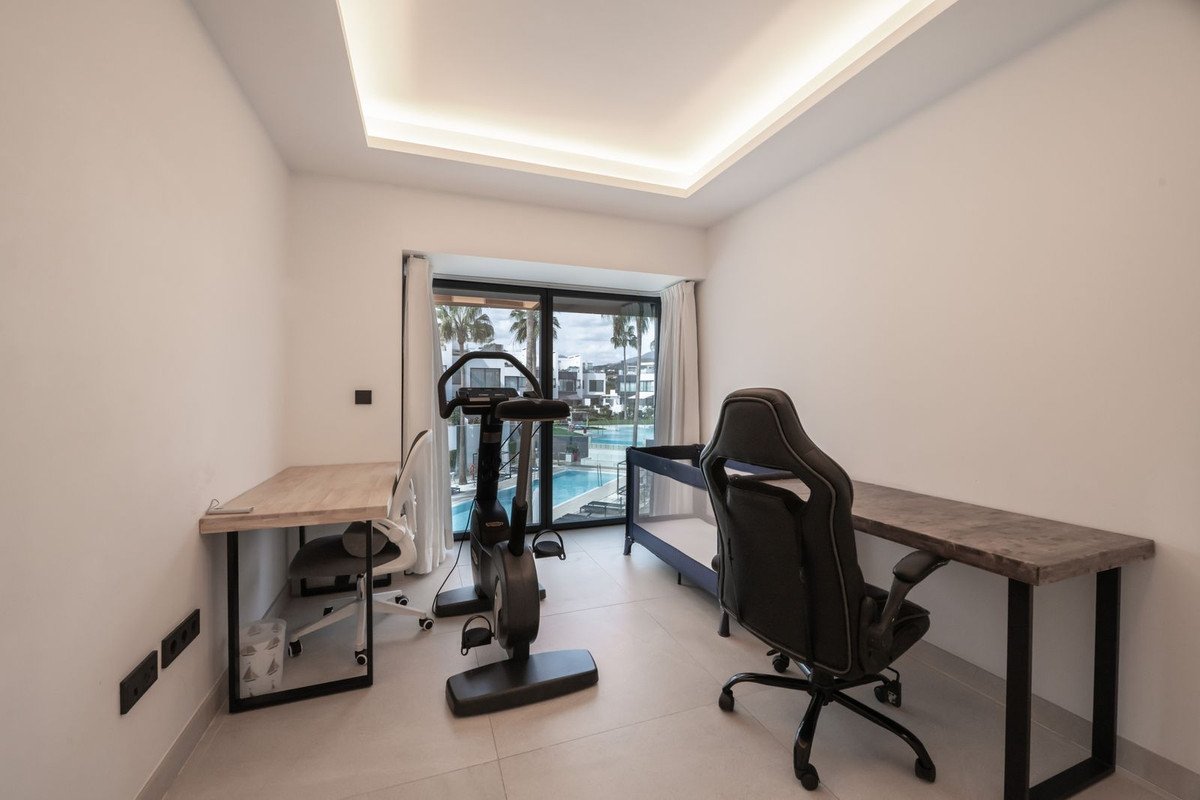 4 Bed Semi-Detached House in Estepona
