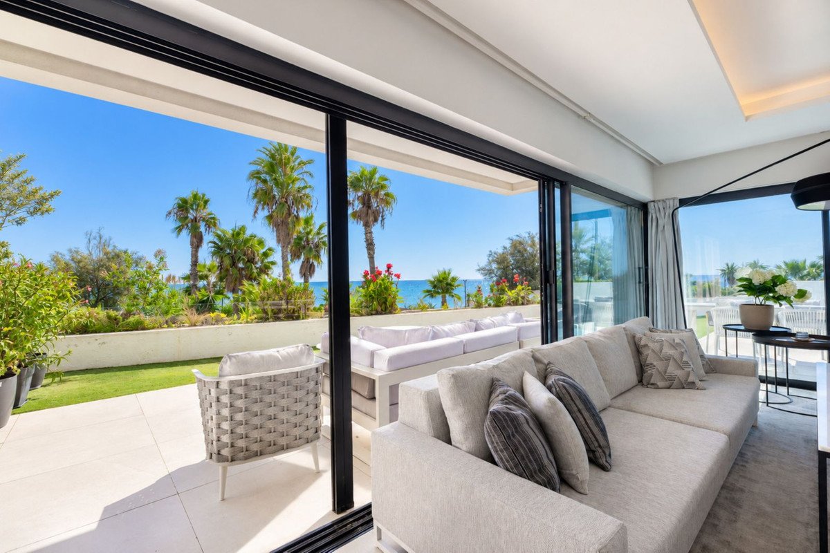 4 Bed Semi-Detached House in Estepona