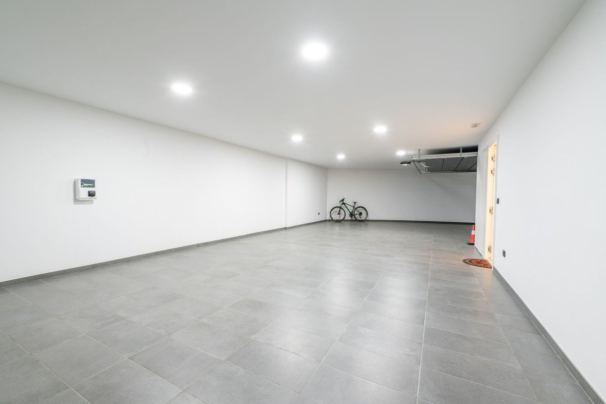 4 Bed Semi-Detached House in Estepona