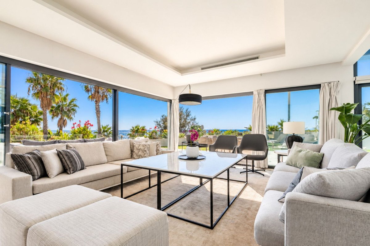4 Bed Semi-Detached House in Estepona