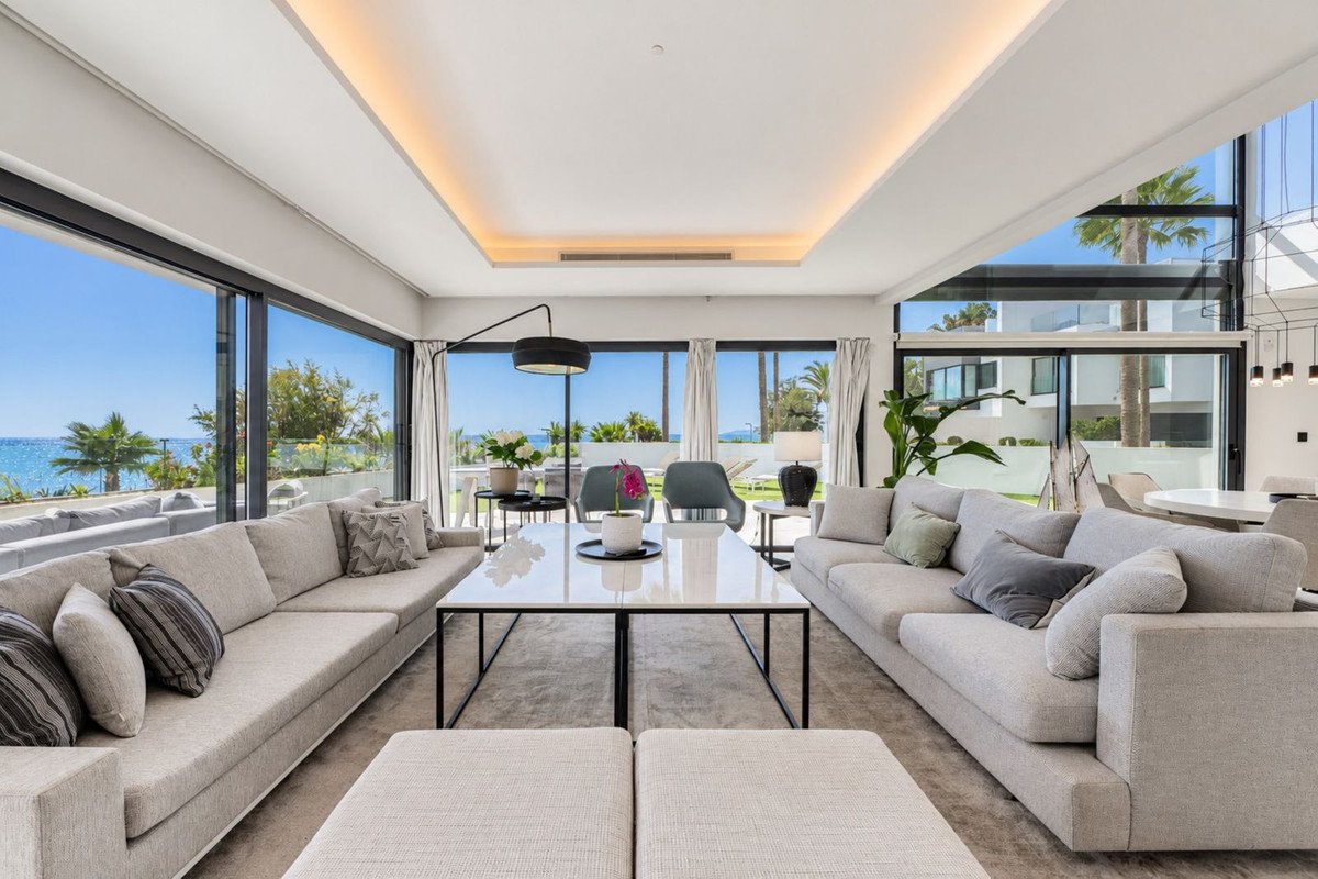 4 Bed Semi-Detached House in Estepona